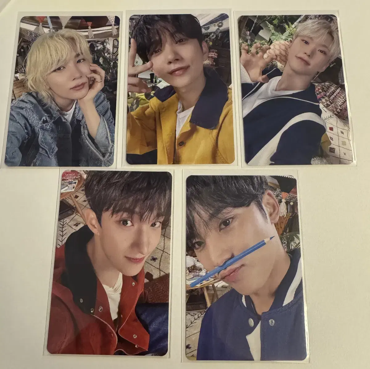 (Sell) We sell Carat Vahn Photocards with a consumption period.