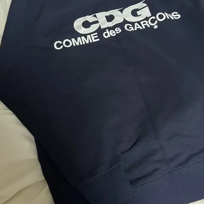 (새상품) 꼼데 CDG XL 롱슬리브 스웨트셔츠 맨투맨 네이비