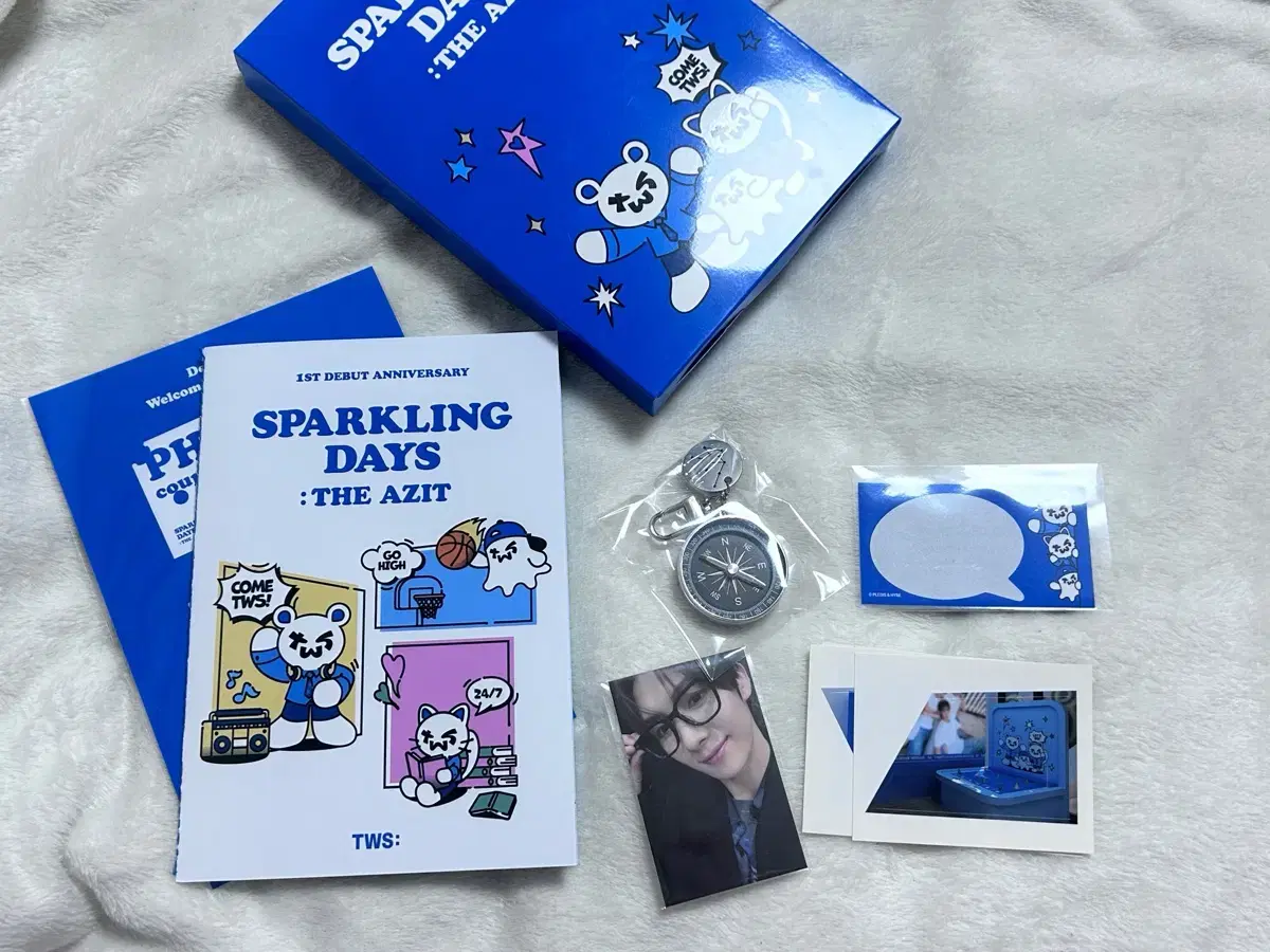 TWS pop up Welcome Kit Compass 70,000 won Photo Card Youngjae