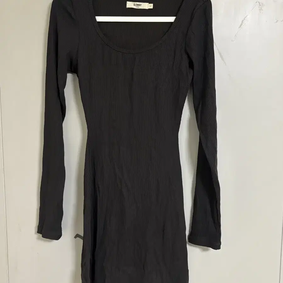 글로니 G CLASSIC RIB MINI DRESS (CHARCOAL)