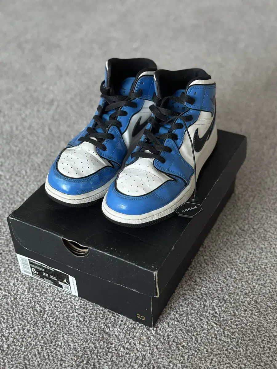 Nike Nike Jordan 1 Mid SE Signal bloo GS 6Y 240