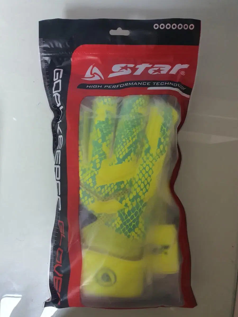 Star goalkeeper gloves