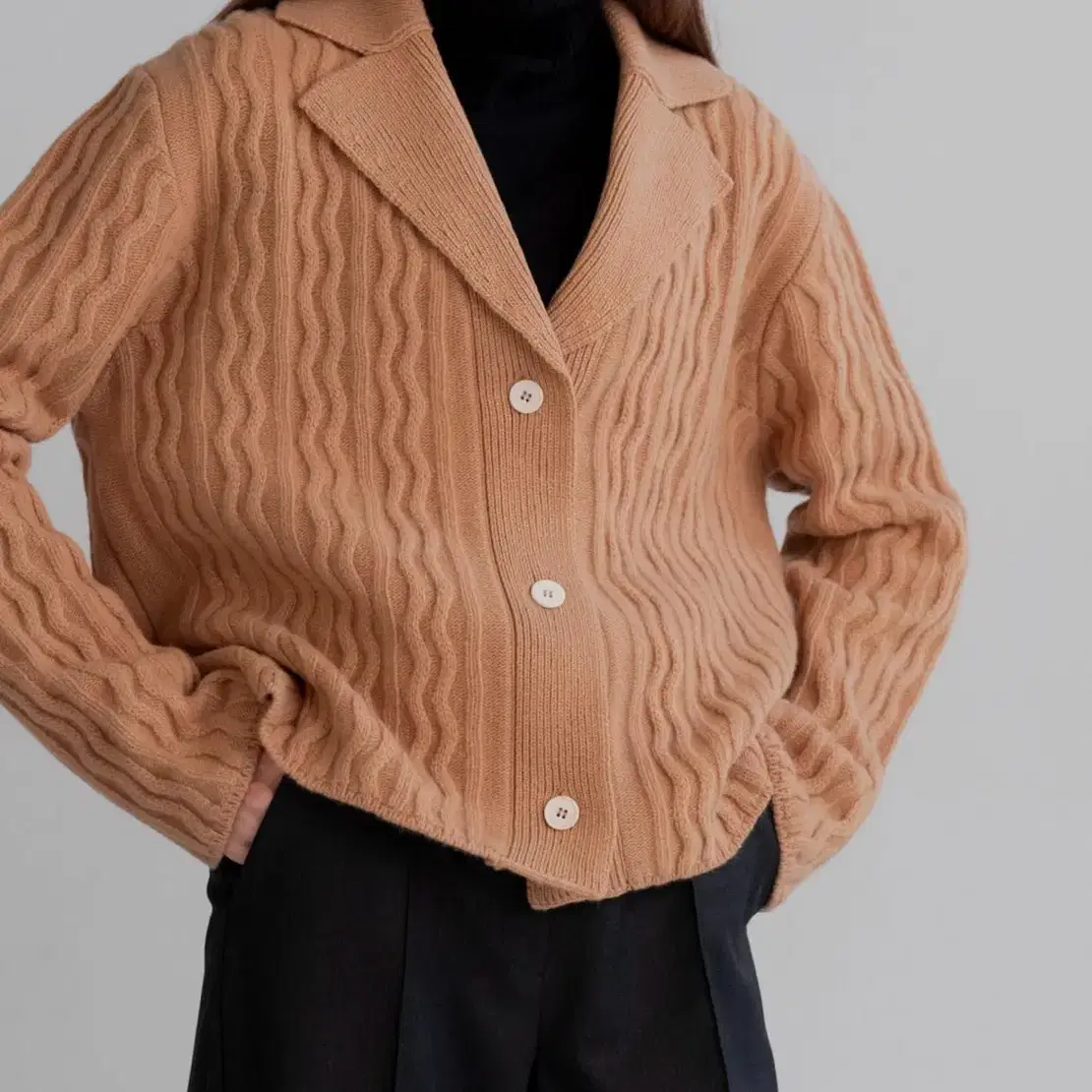 문달 Flow Cardigan in Beige 가디건 베이지