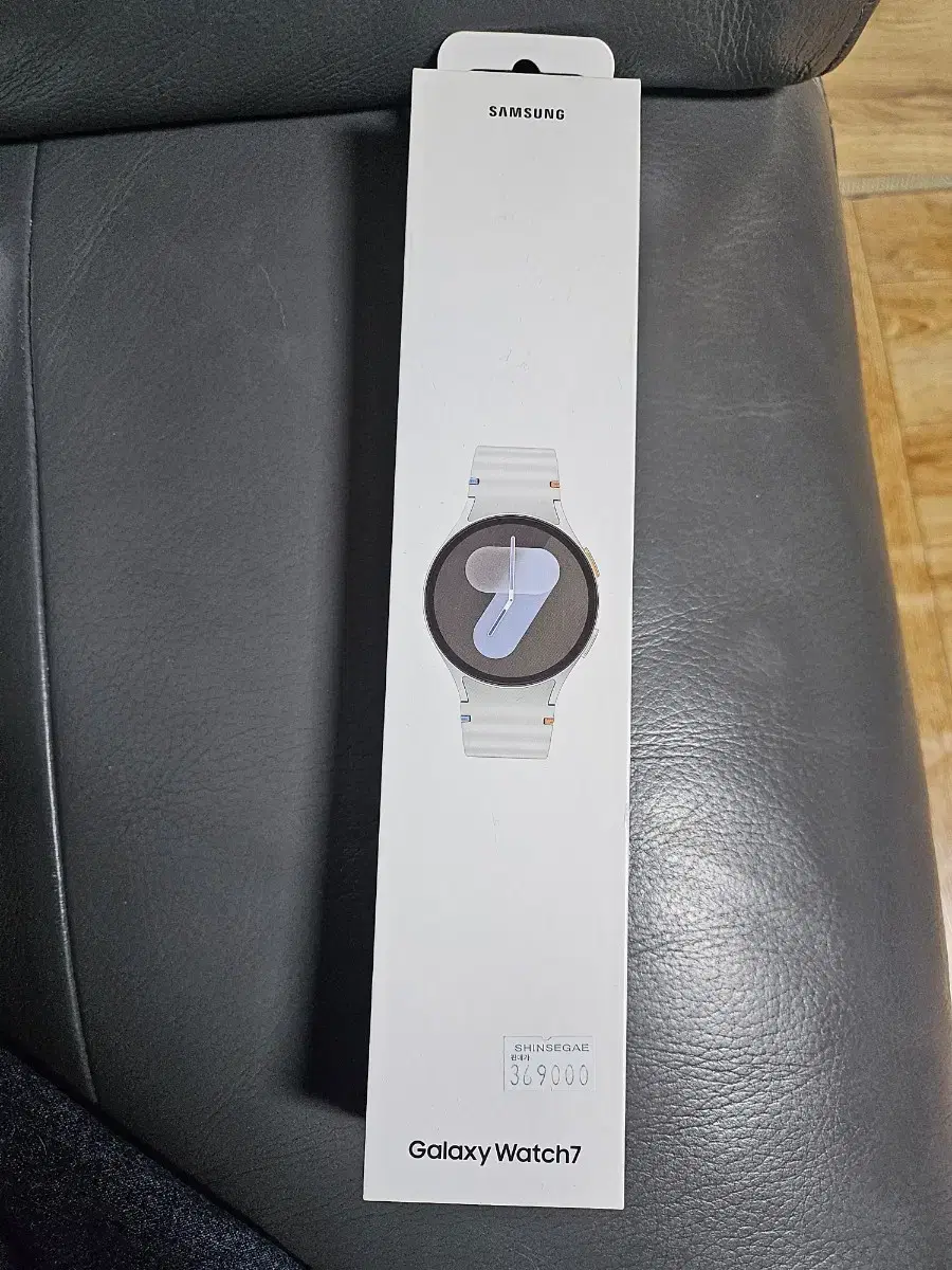 Galaxy Watch 7 44mm Silver sealed. We are selling the product! (Including a new strap)