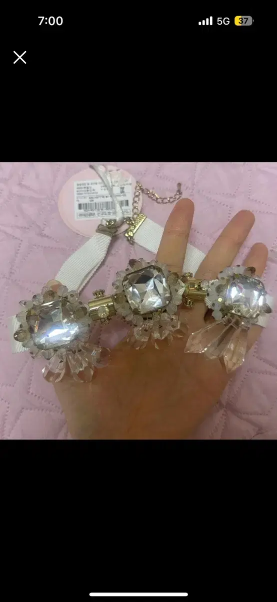 A gorgeous cubic choker