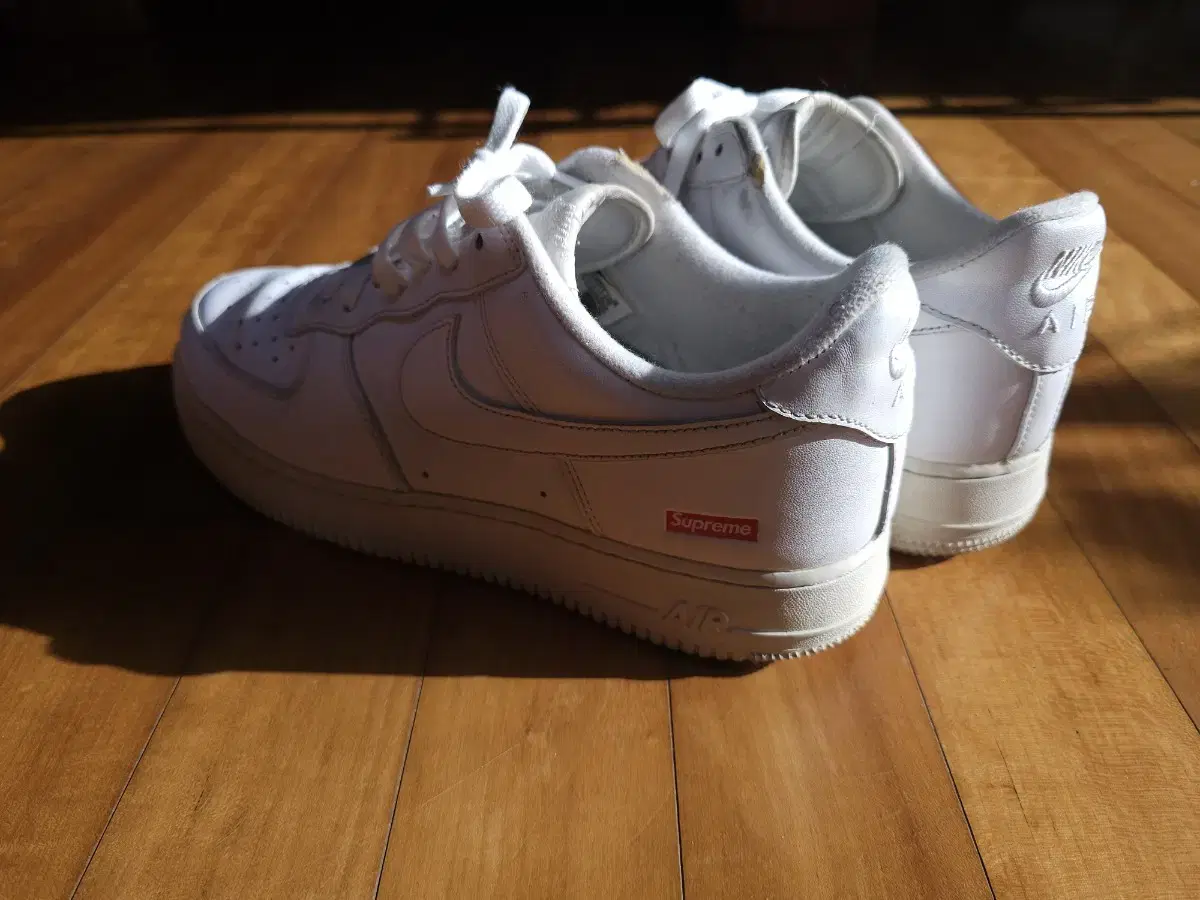 [285]Supreme Air Force White