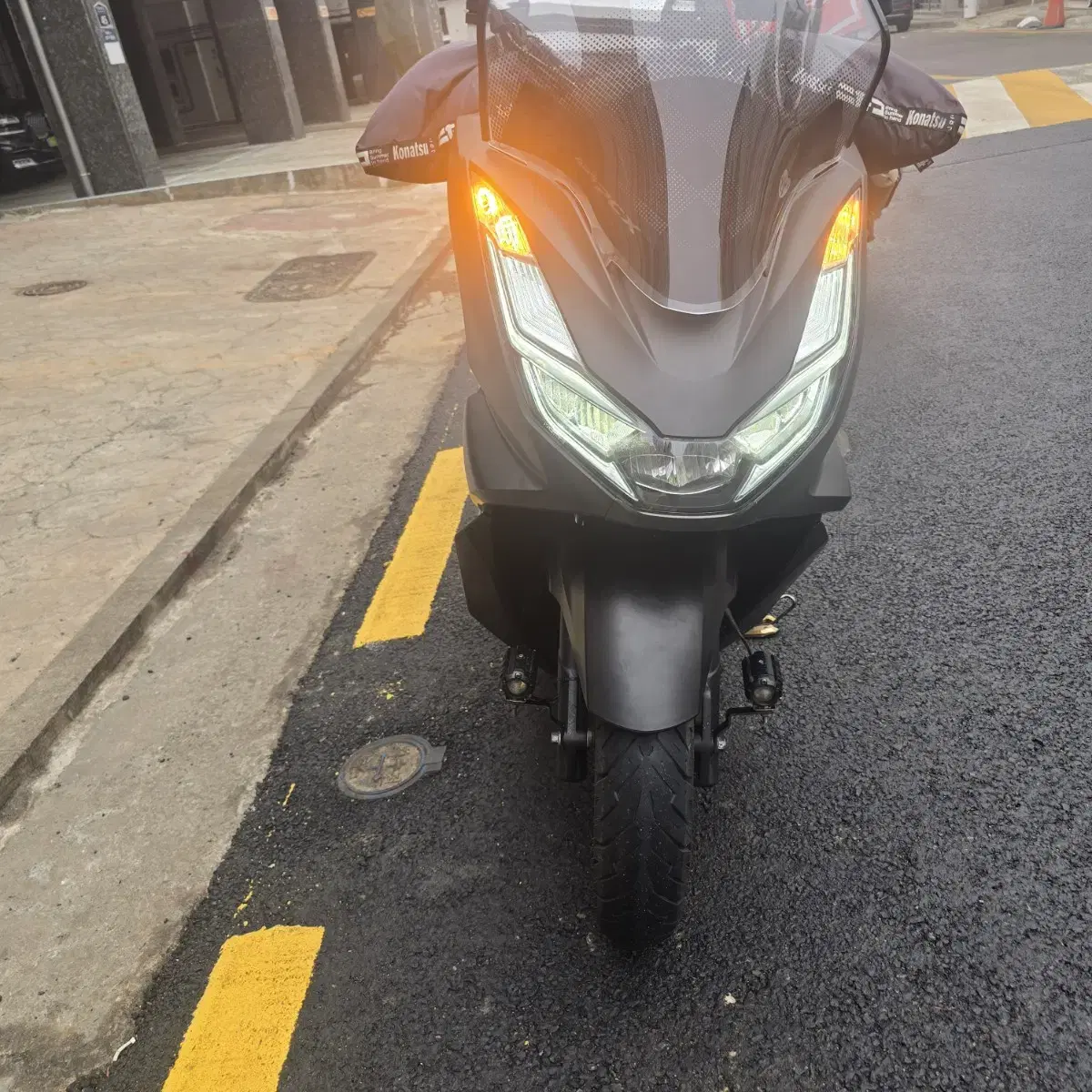 23년식 pcx 팔아여