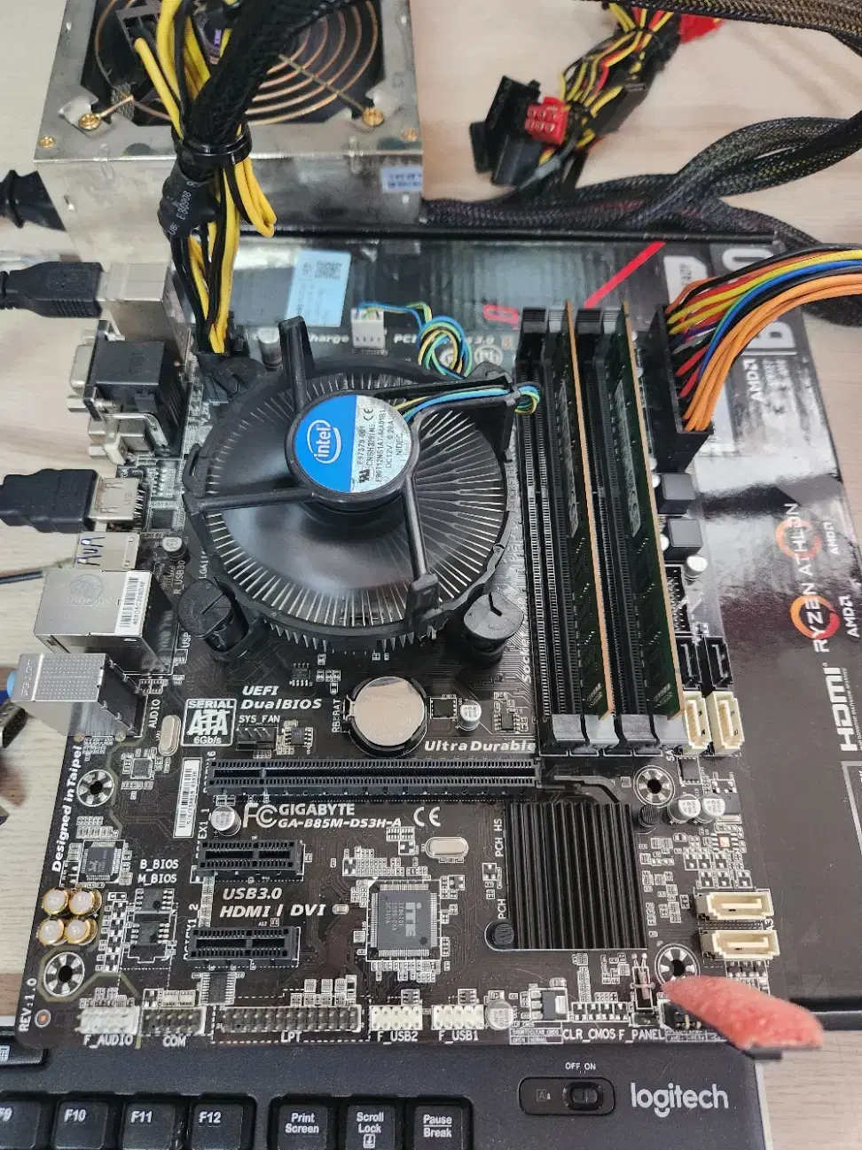 i7 4770 / B85M DS3H / 8G x 2 7만 (택포)