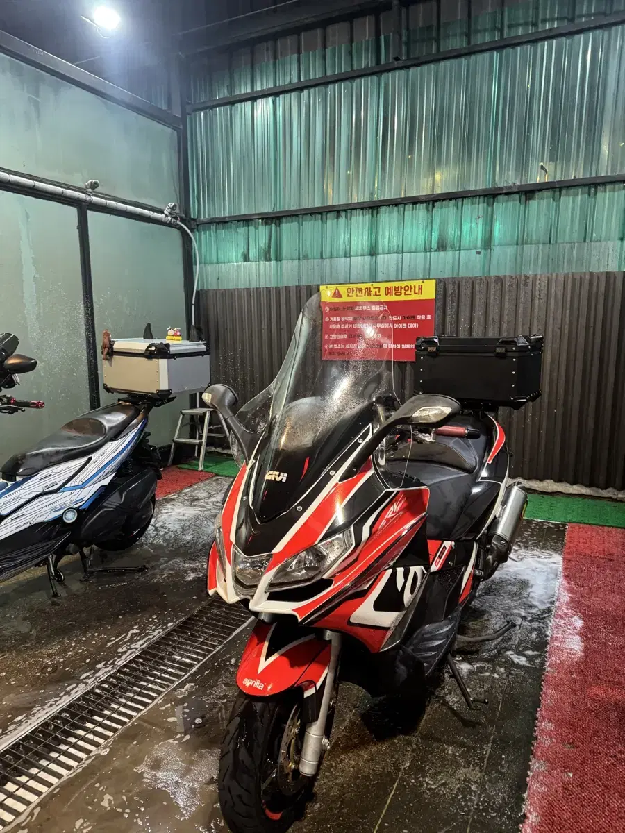 Aprilia SRV850 아프릴리아