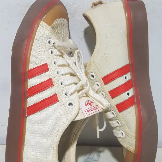 택포 250 size ADIDAS Nizza 오프화이트 코어레드 스니커즈