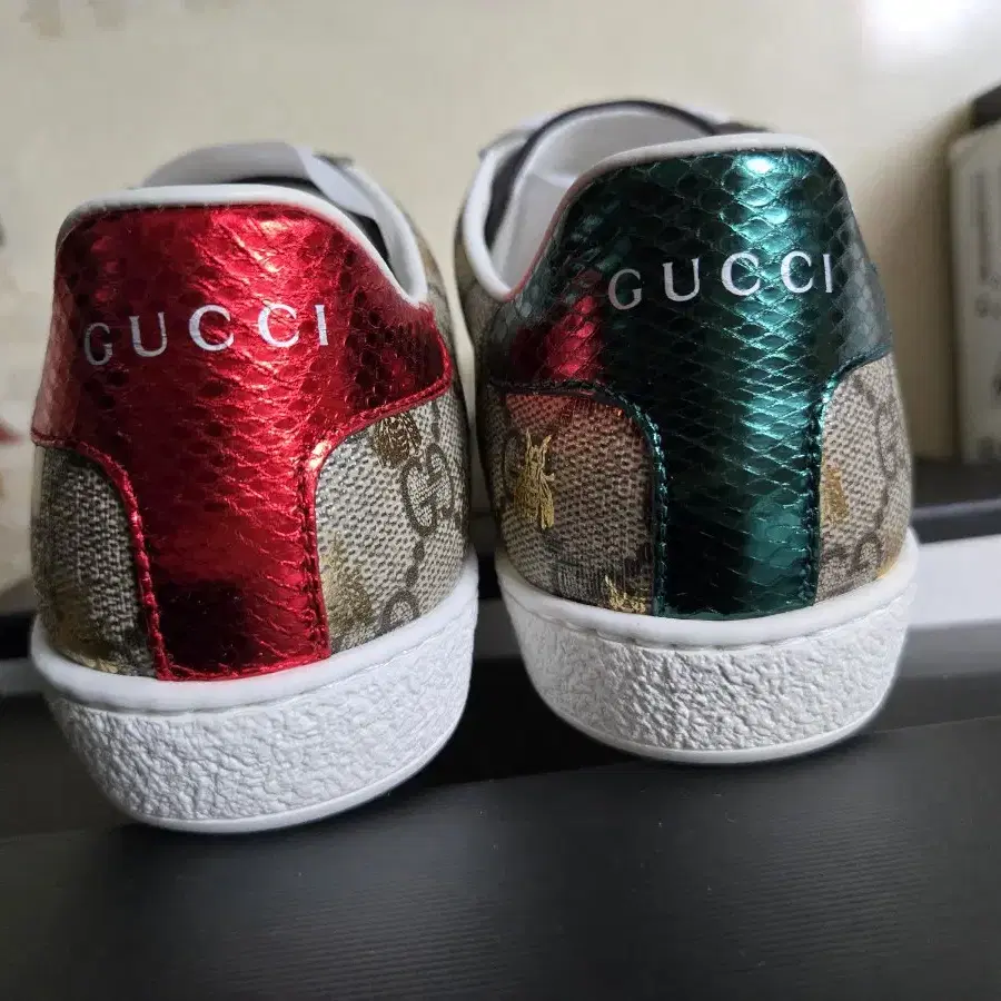 GUCCI 꿀벌 삼선 스니커즈(34/210mm)