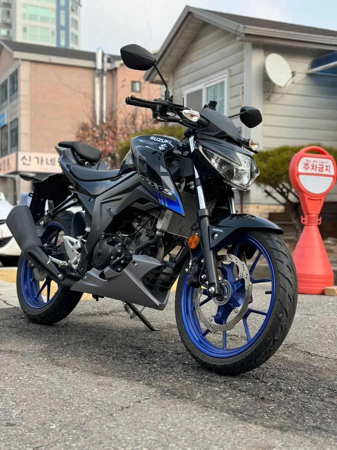 신차급 4000km 스즈키 gsxs-125 입문차량 판매합니다.