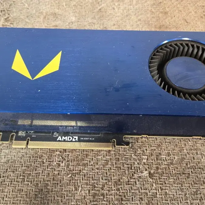 Radeon Vega Frontier Edition  그래픽 불량 고장