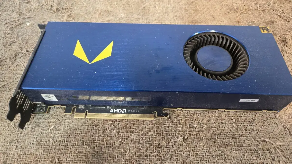 Radeon Vega Frontier Edition  그래픽 불량 고장