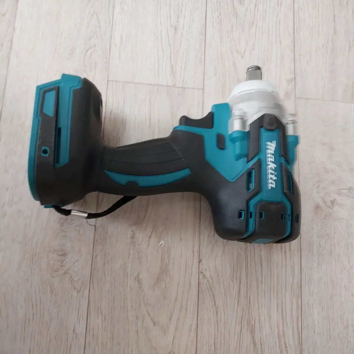 Makita Impact Wrench + 18-21V