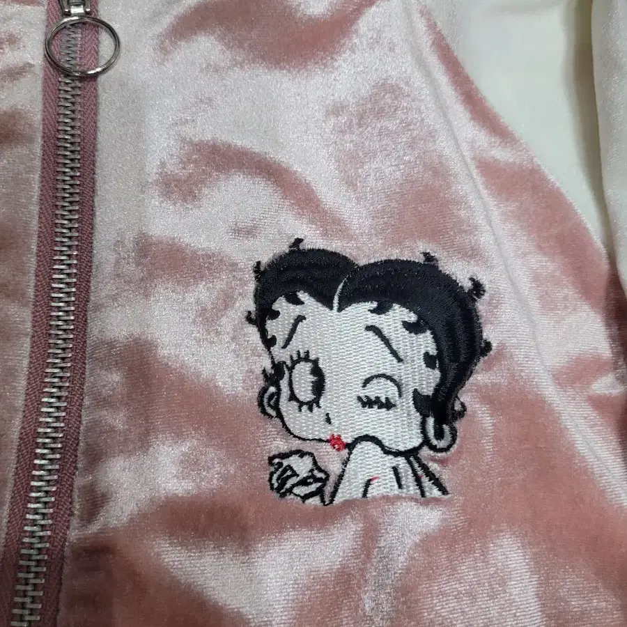 Betty Boop 베띠붑 자수로고 캐릭터 벨벳 집업(무료배송)