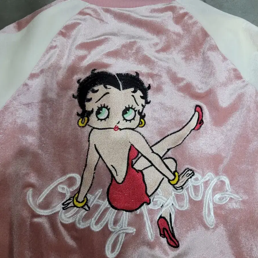 Betty Boop 베띠붑 자수로고 캐릭터 벨벳 집업(무료배송)