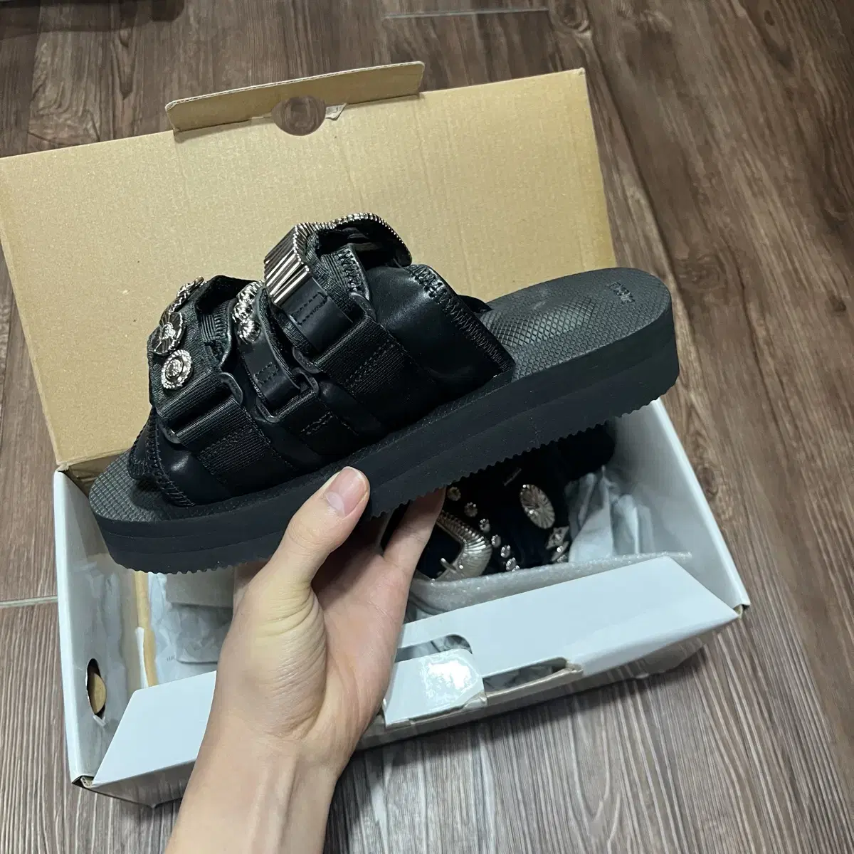 새상품) toga X suicoke 모토 샌들