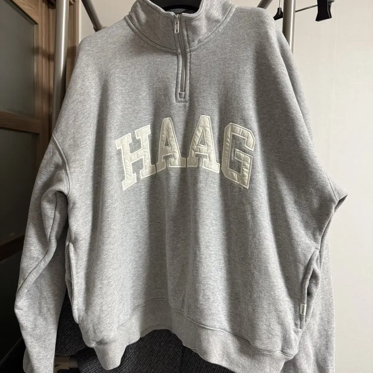 헤이그 a haag half zip-up