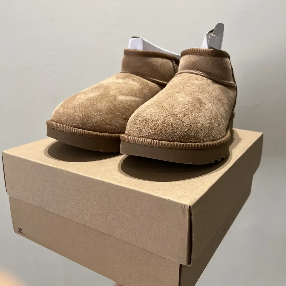 UGG 정품 1116109-CHE 220,230,240,250 새상품