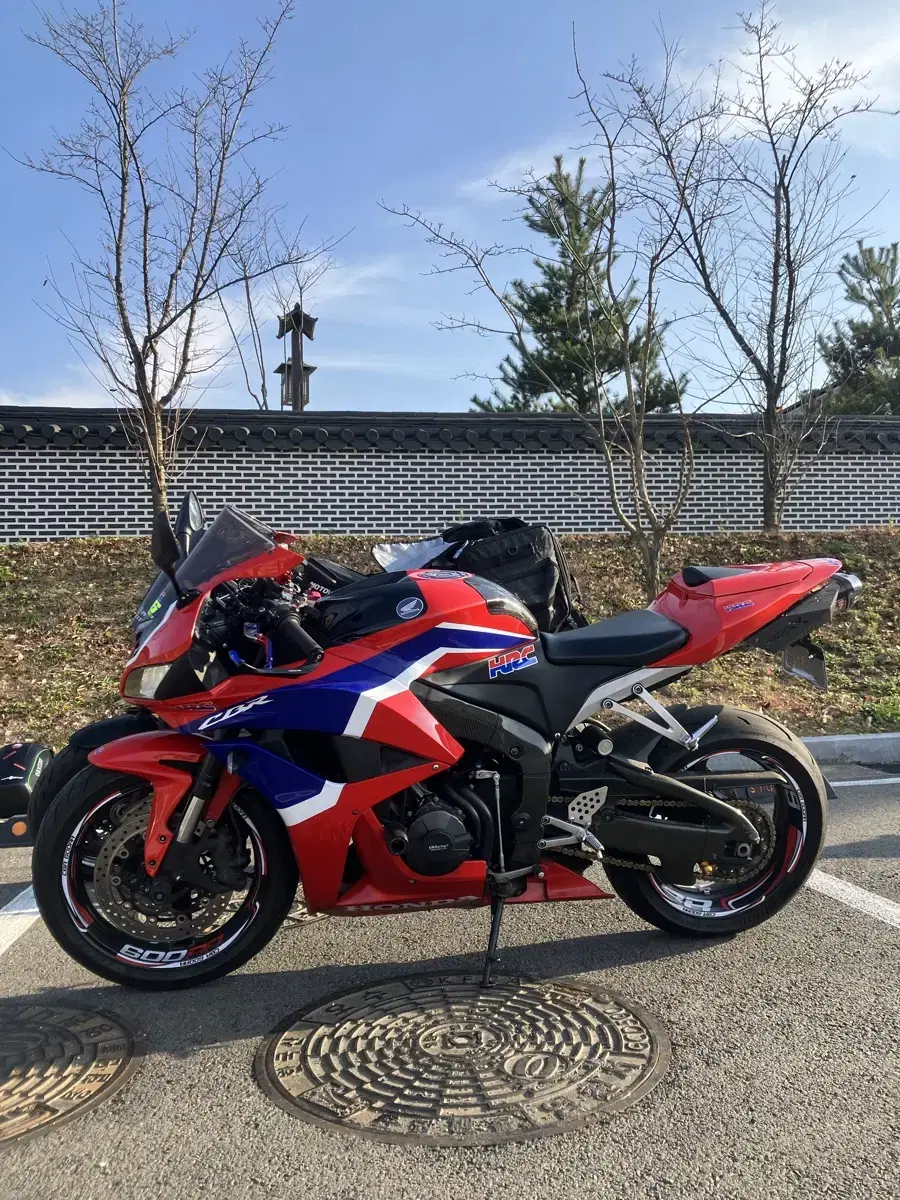 cbr600rr 07년식 사제카울되있습니다!