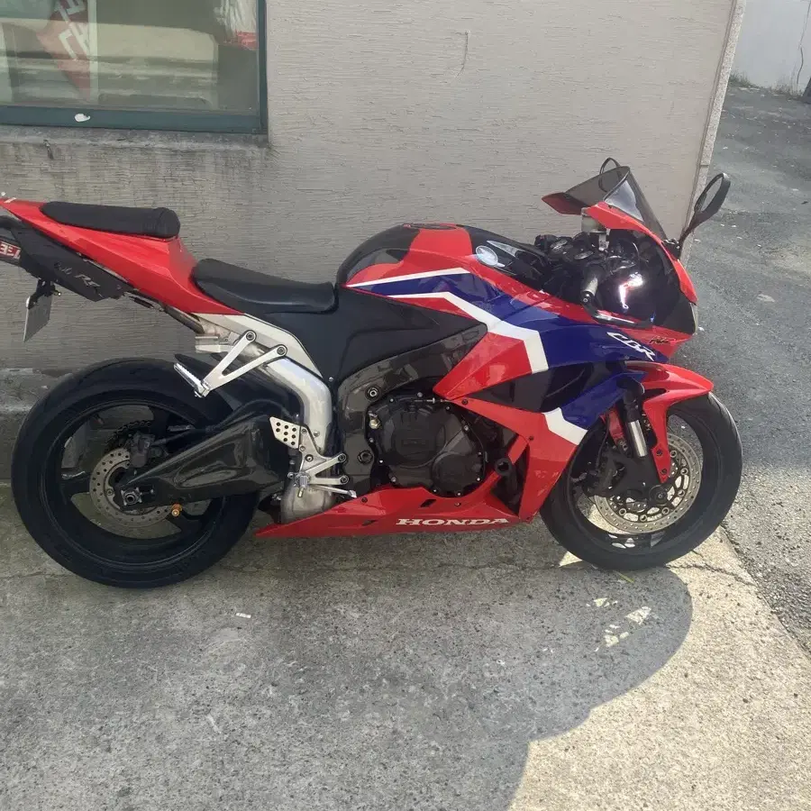 cbr600rr 07년식 사제카울되있습니다!