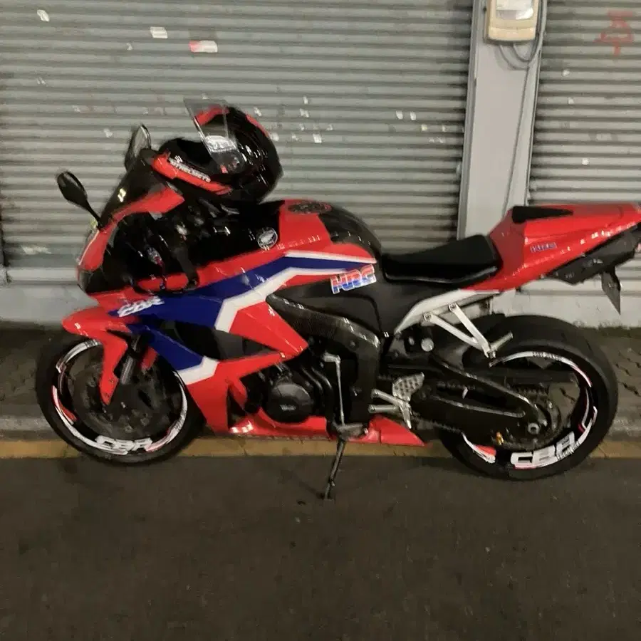 cbr600rr 07년식 사제카울되있습니다!