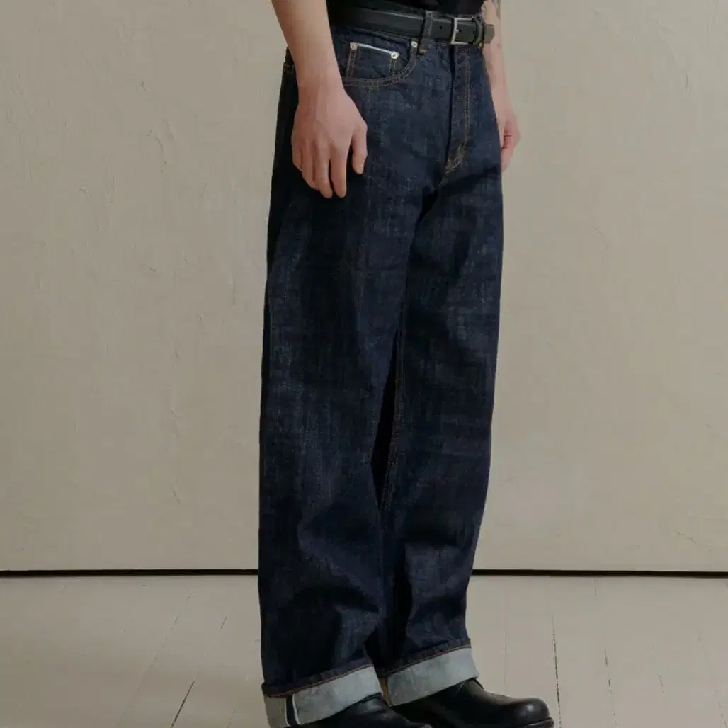 DEN0861 mid-indigo selvedge[wide fit] S