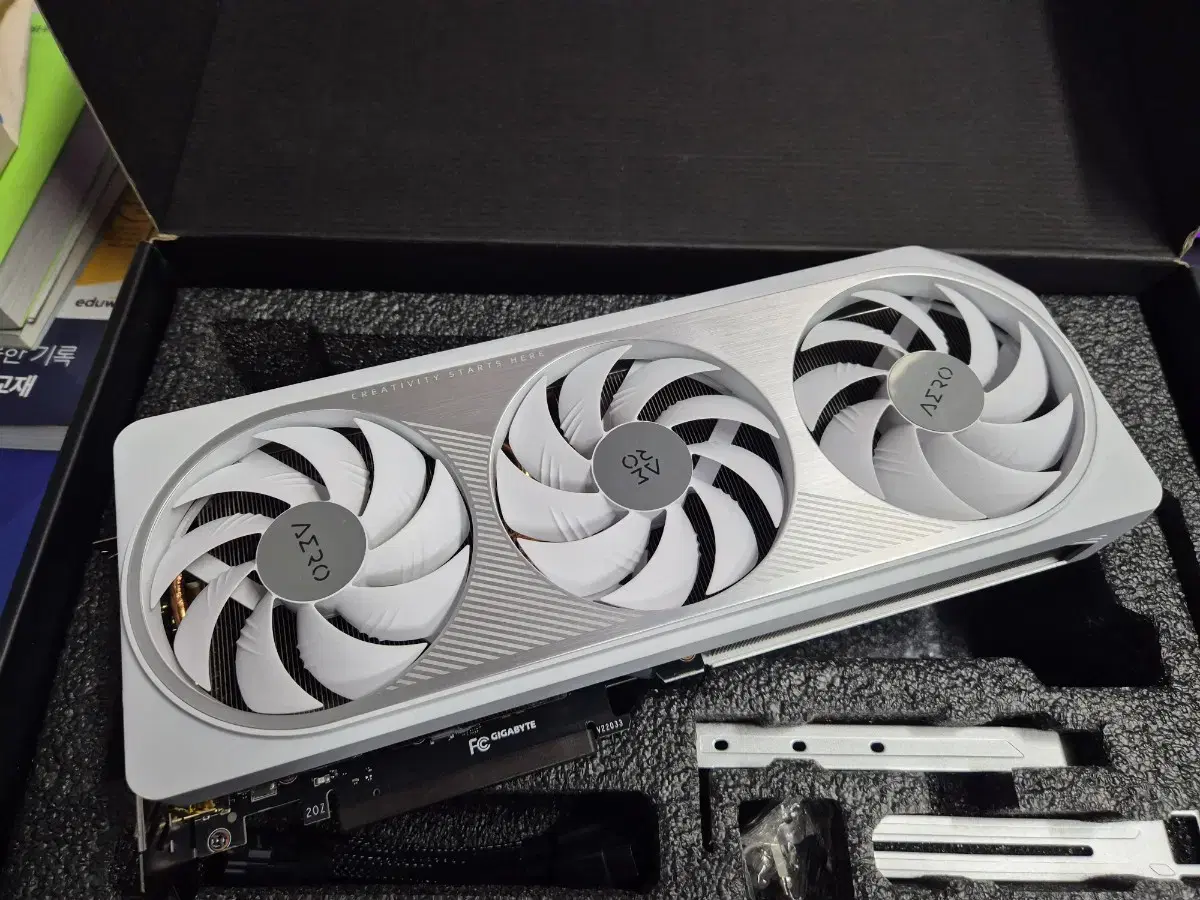 기가바이트 4070TI AERO V1 팝니다