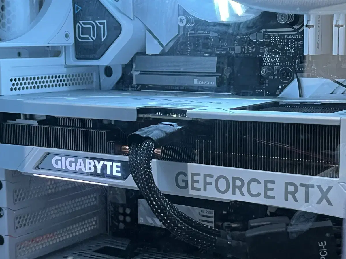 기가바이트 RTX 4070 TI Super EAGLE OC ICE