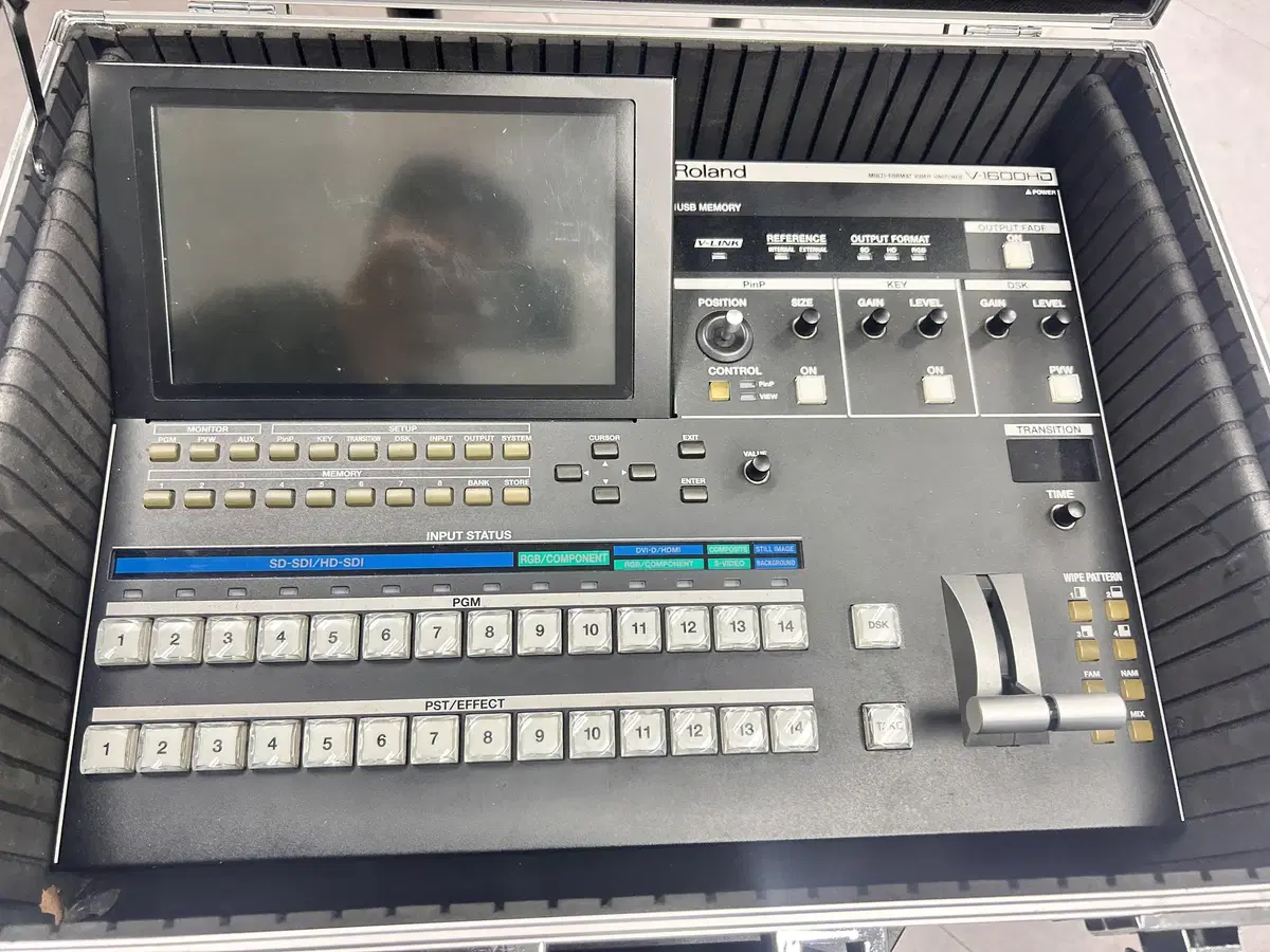 Roland v-hd1600