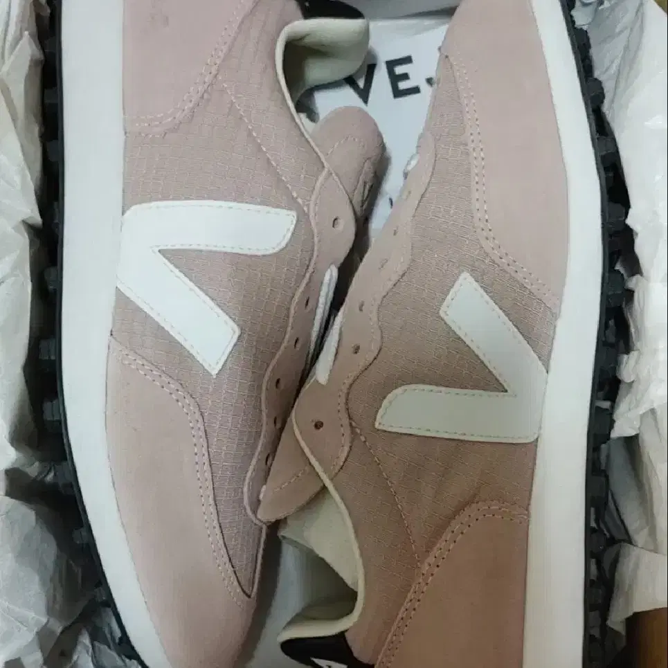 새상품)Veja 240 친환경 운동화 베자 리오 브랑코 pink