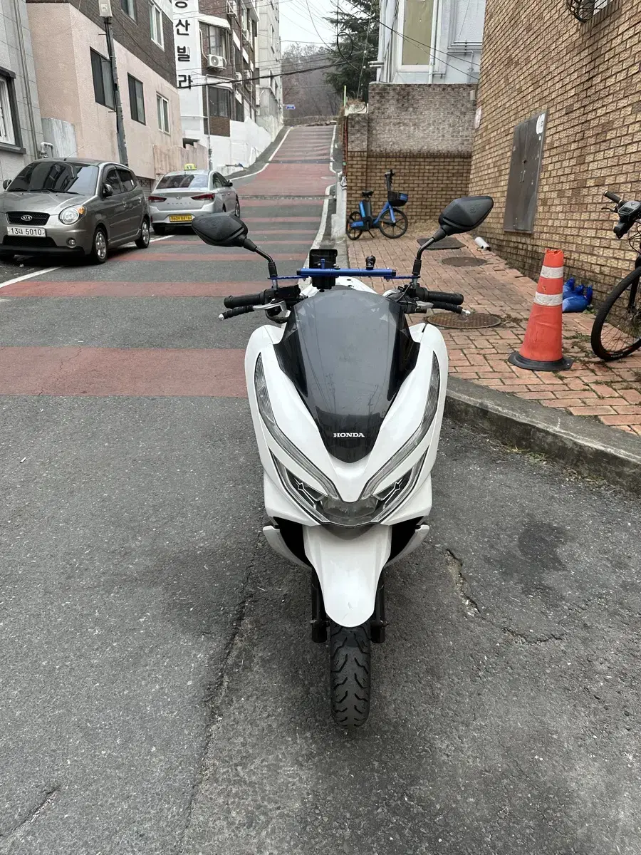 18년식 pcx125 오토바이 판매합니다