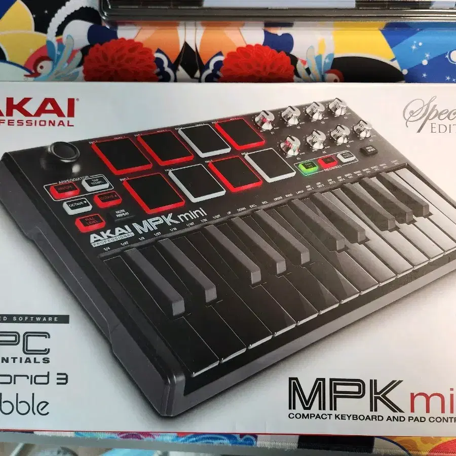 Akai 아카이 MPK MINI 스페셜 에디션 팝니다.