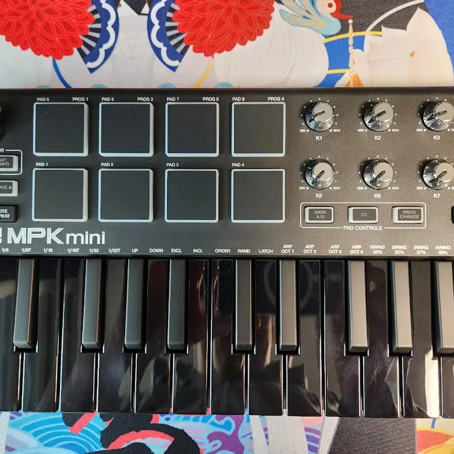 Akai 아카이 MPK MINI 스페셜 에디션 팝니다.