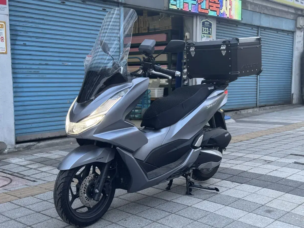 혼다 PCX125 ABS 22년식 2천키로 배달풀세팅 저렴하게 판매합니다