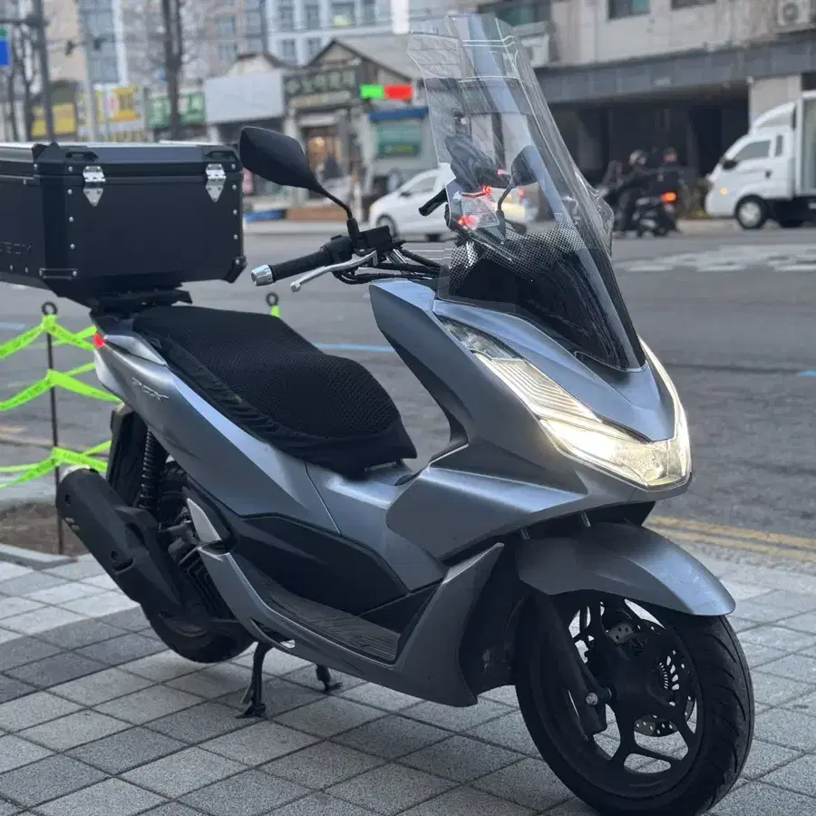 혼다 PCX125 ABS 22년식 2천키로 배달풀세팅 저렴하게 판매합니다