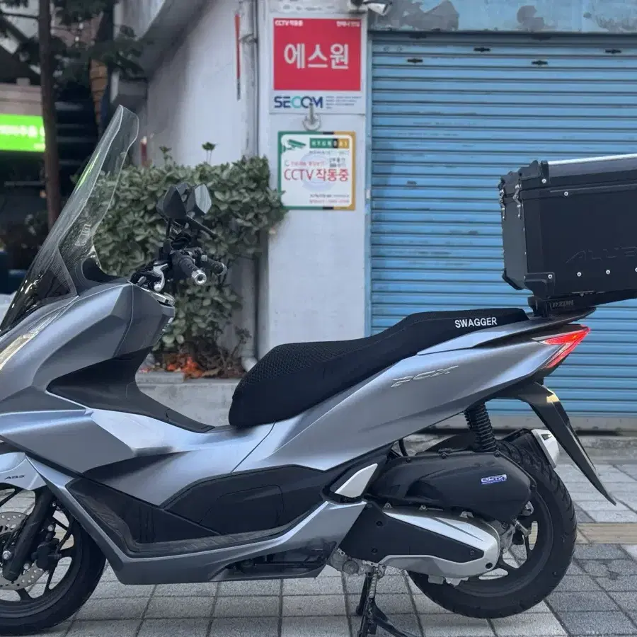 혼다 PCX125 ABS 22년식 2천키로 배달풀세팅 저렴하게 판매합니다