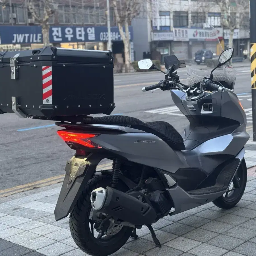 혼다 PCX125 ABS 22년식 2천키로 배달풀세팅 저렴하게 판매합니다