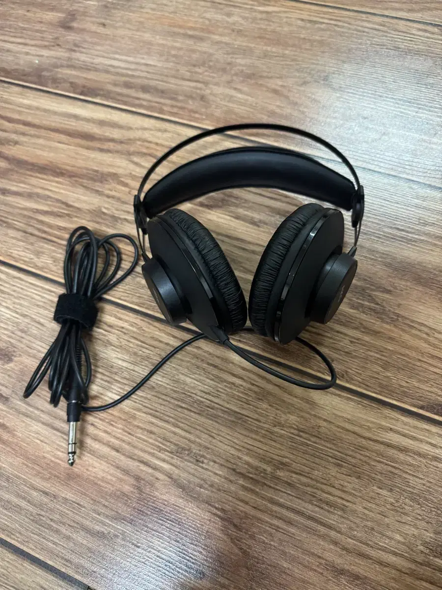 AKG K52 헤드폰