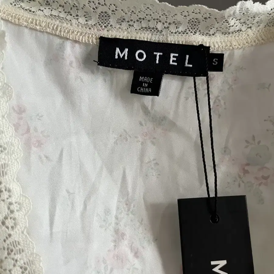 Motel rocks selene tie fromt top 모텔락스타이탑