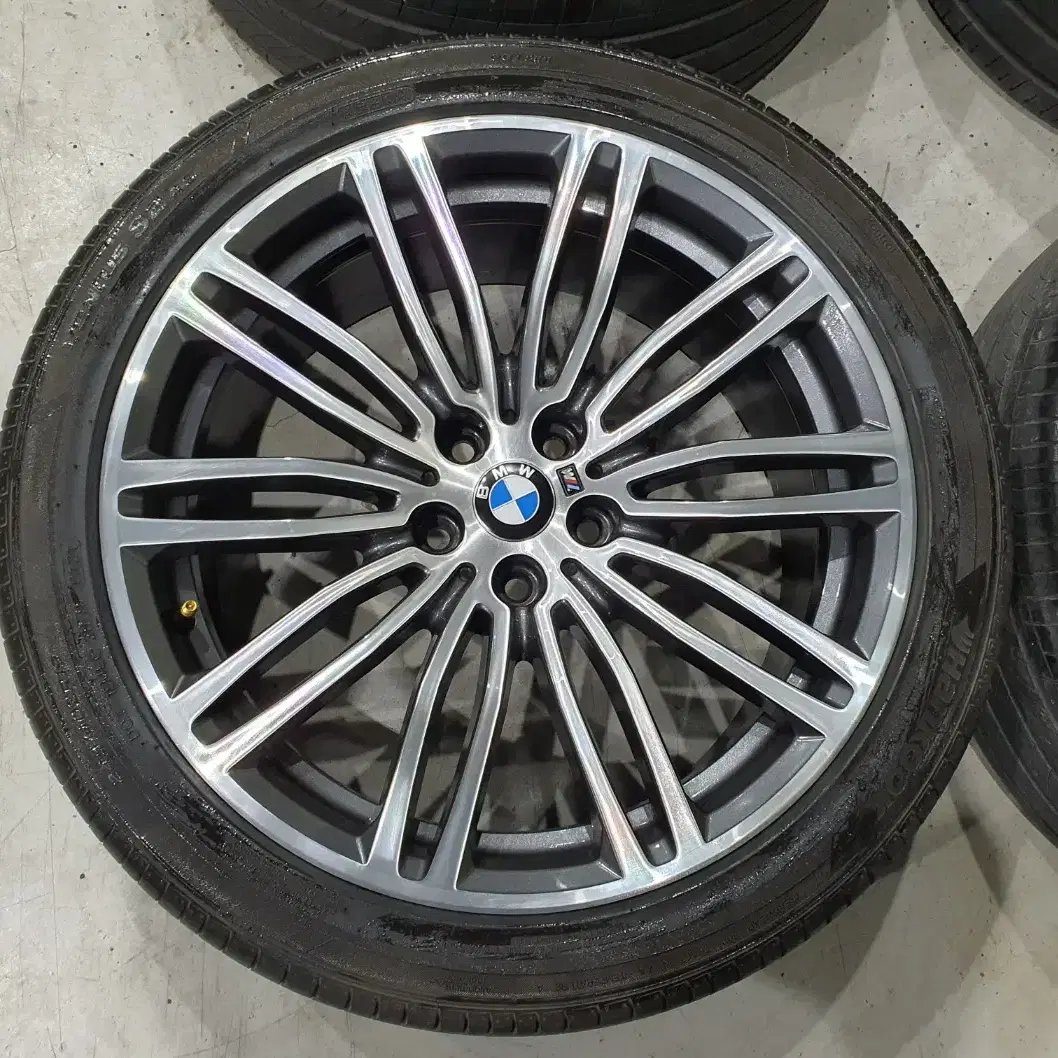 664M BMW G30 5시리즈 19인치 정품 휠타이어