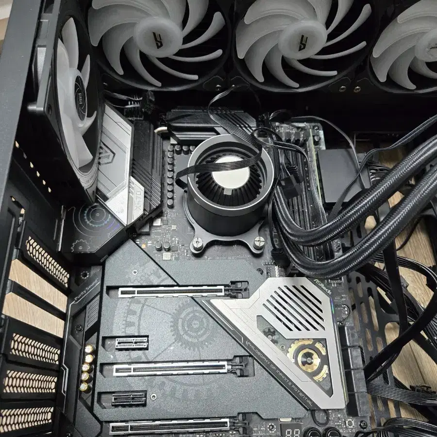 X570 TAICHI + 3900X 반본체