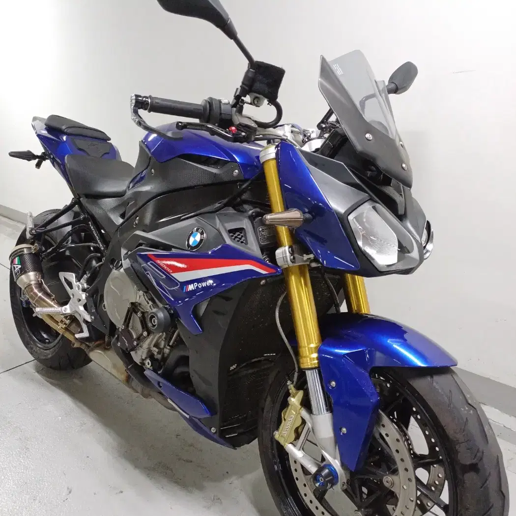 S1000R 21년식 짝눈 마지막모델 산마리노 블루 저렴하게 판매합니다.