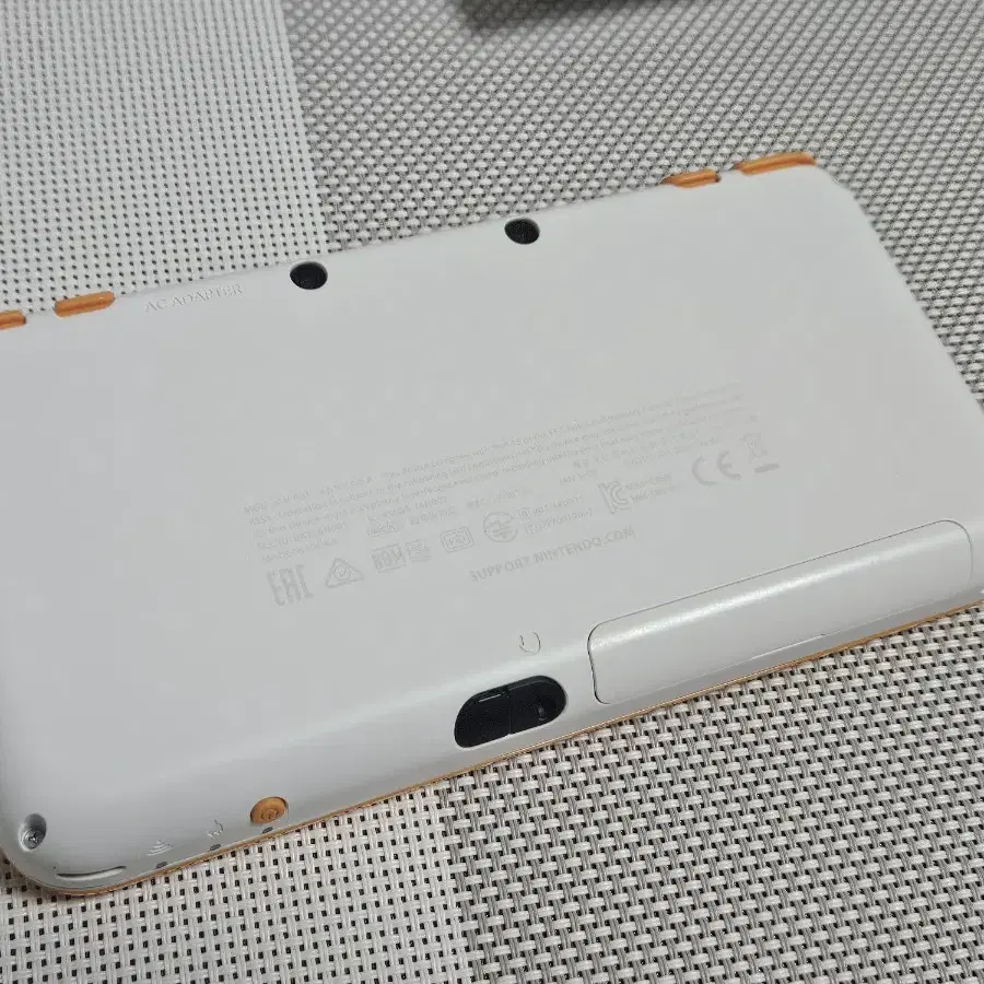 닌텐도 2DS XL 오렌지 화이트 판매합니다.