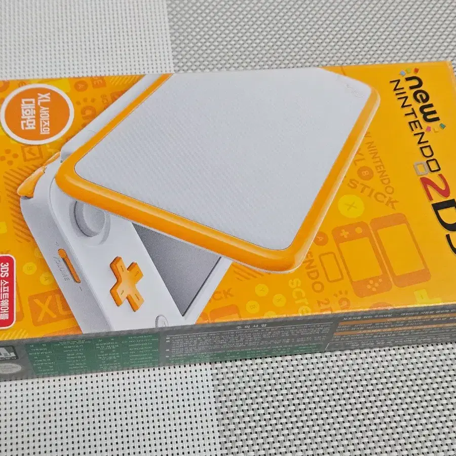 닌텐도 2DS XL 오렌지 화이트 판매합니다.