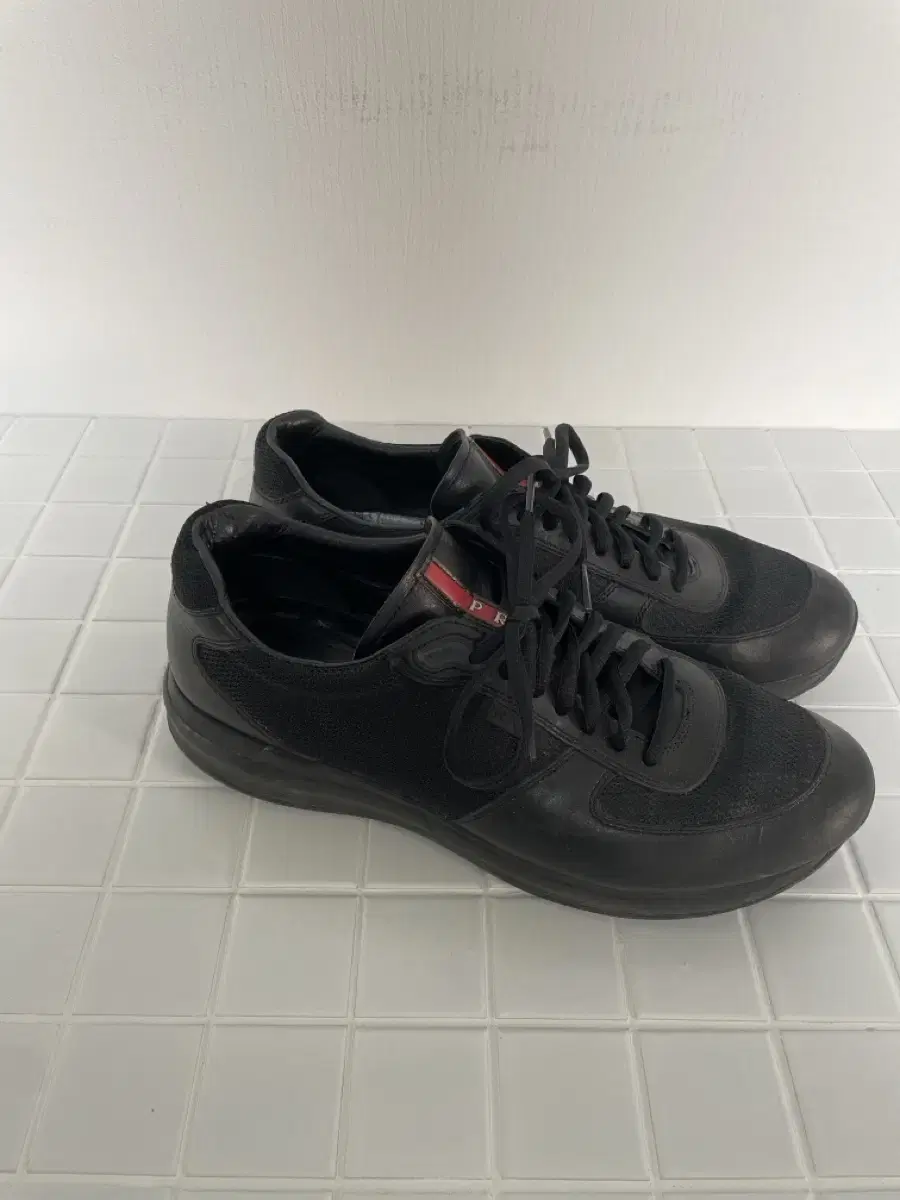 Prada Black Leather Shoes us9 (270)