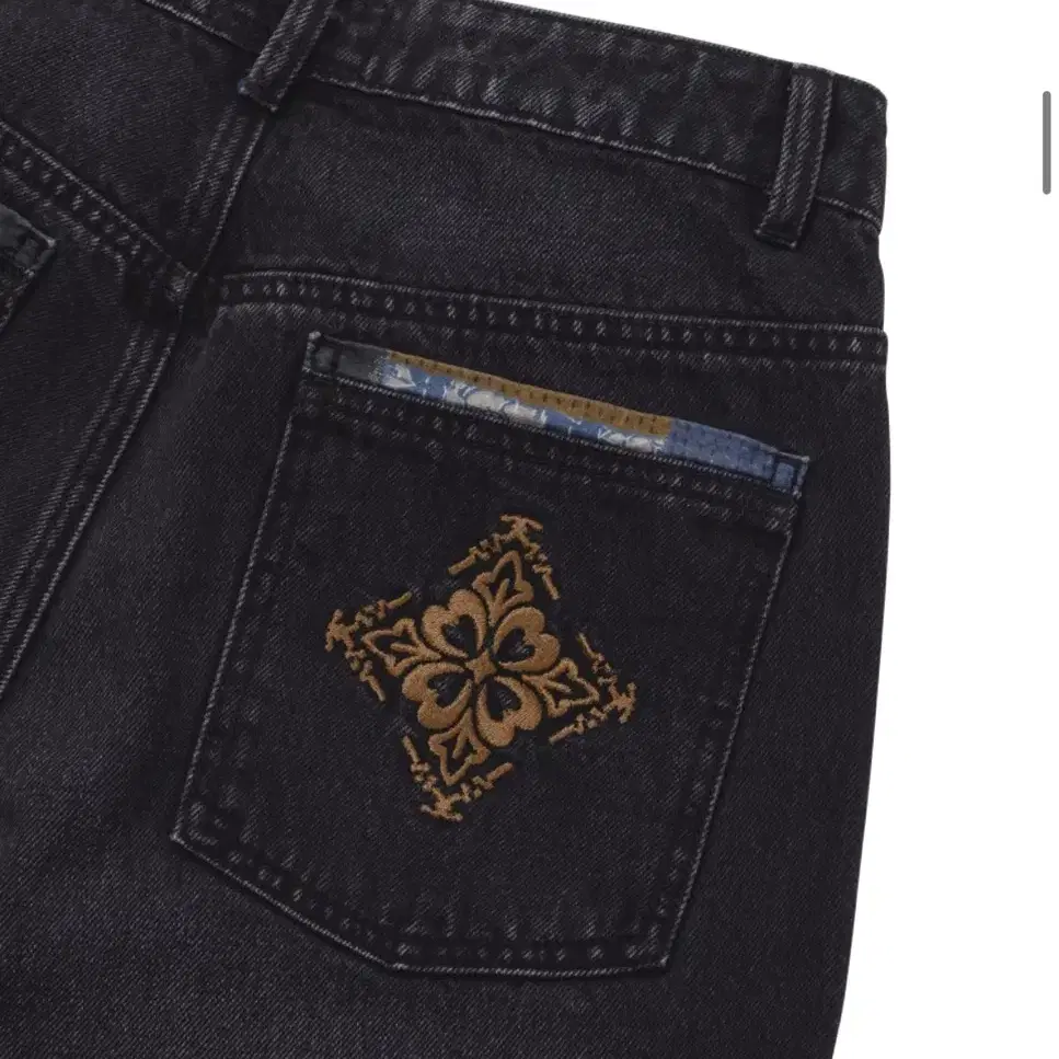 웰빙익스프레스 Embroidered Patch Jeans Black