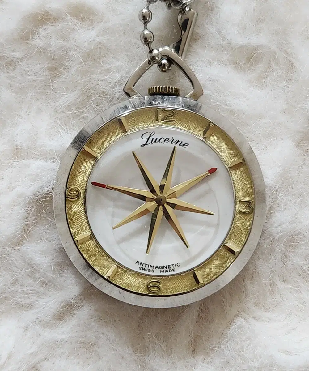 # 230 ) LUCERNE NECKLACE Watch