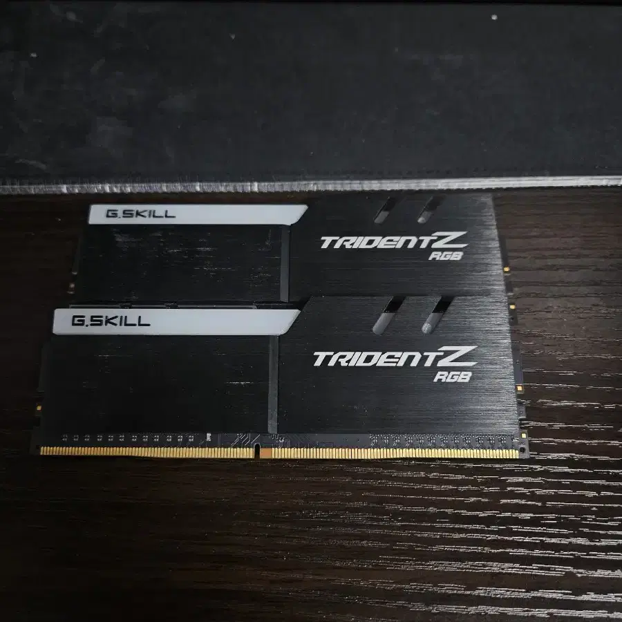 지스킬 TridentZ RGB 16GB 2개